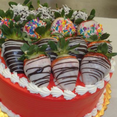 Pastel Decorado con Fresas